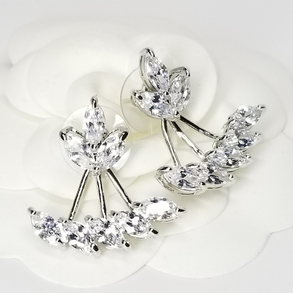 SueSue Jewelry - NEW Bling CZ Diamond Earring